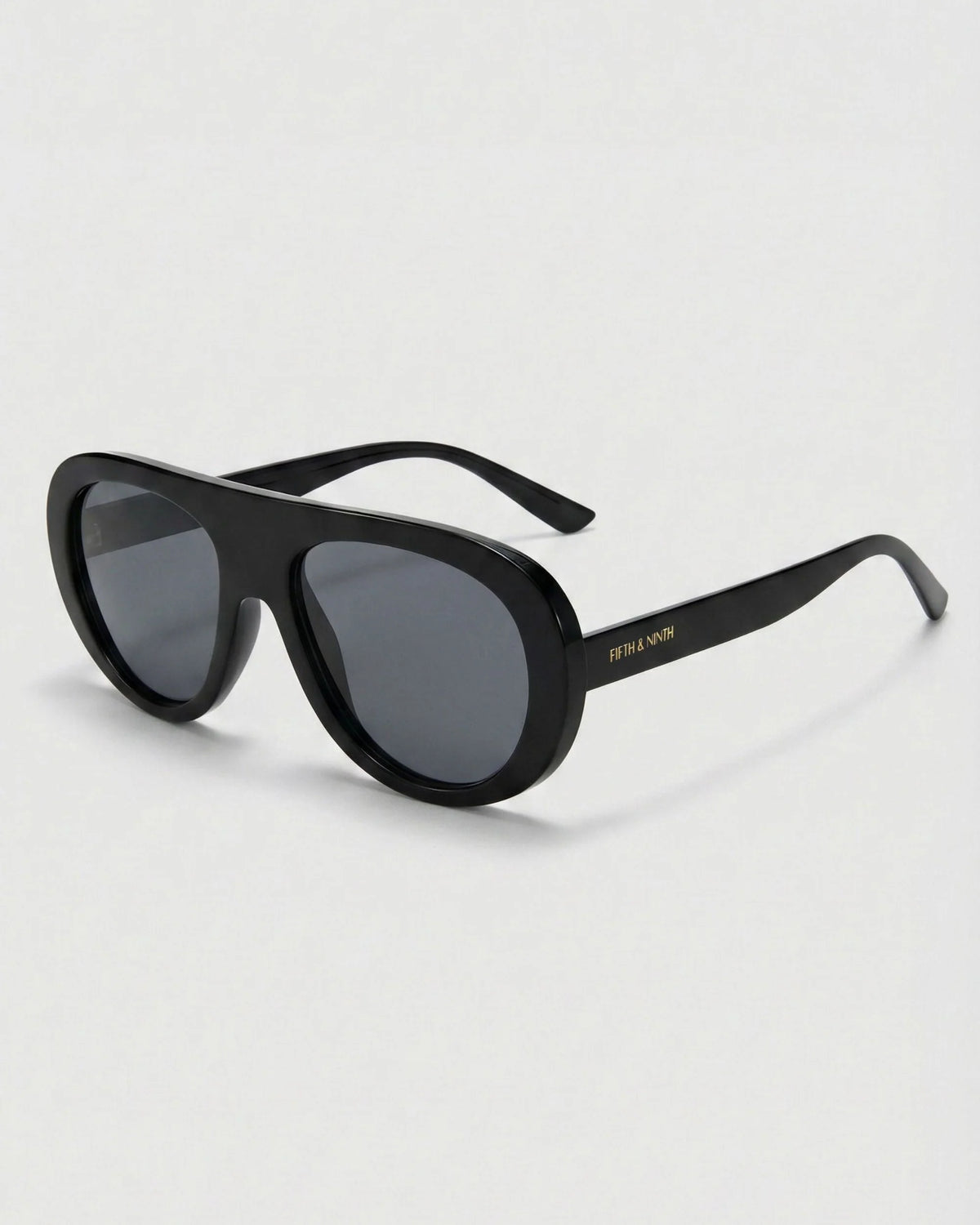 Side profile of black polarized aviator sunglasses highlighting the smooth curved frame, rounded temples, and sleek all-black design.